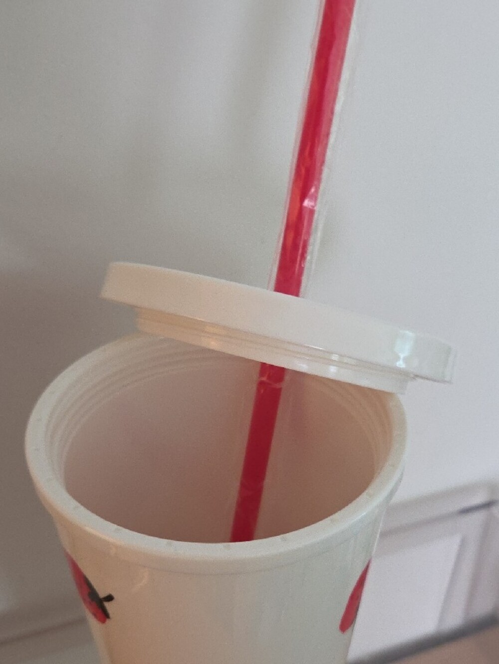 Kate Spade Drink Cup/Tumbler with Strawberry Accents...NWT - Picture 5 of 5